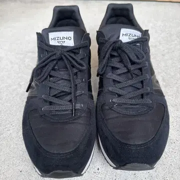MIZUNO 블랙 스니커즈 28cm