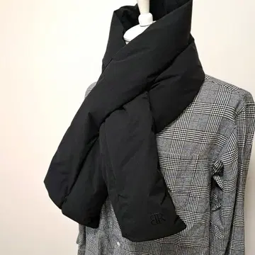 [ 새상품급 ] BR 바나나리퍼블릭 머플러 포켓 부착 블랙