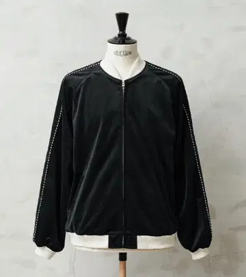 수베니어 자켓 (벨벳) WAIPER.inc
