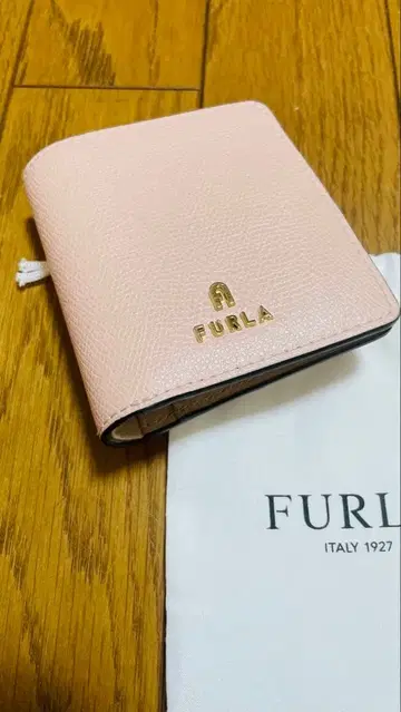 FURLA 이단 접이식 지갑