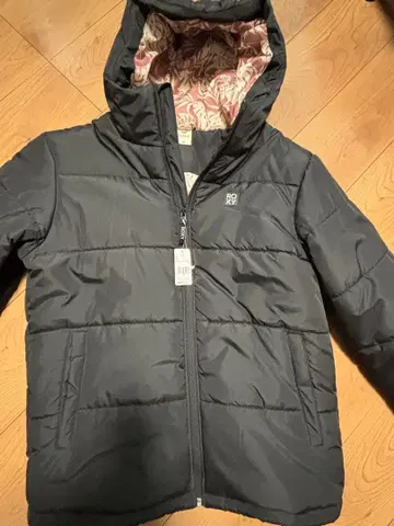 ROXY 후드 부착 블랙 다운 자켓