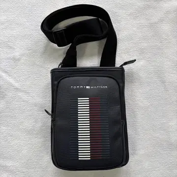 TOMMY HILFIGER 네이비 숄더백
