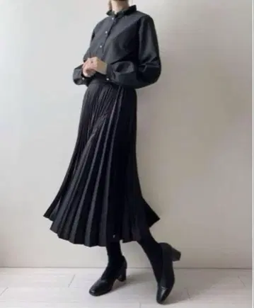Theory x UNIQLO 콜라보 플리츠 스커트 블랙