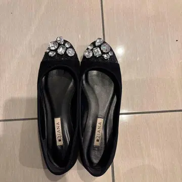 DIANA 블랙 스톤 장식 펌프스 23.5cm
