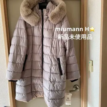 퍼가 달린 베이지 계열의 퀼팅 코트 미사용 새상품