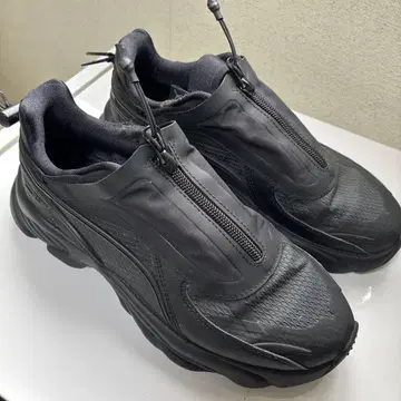PUMA 블랙 스니커즈 지퍼식
