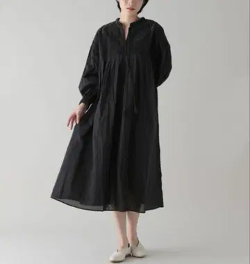 내추럴 바이 클립 자수 원피스