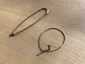 놋쇠 팔찌 브로치 작가