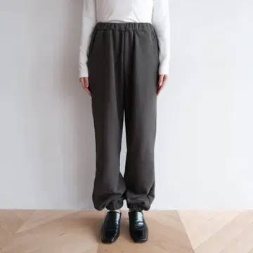 시루무린 볼륨 스웨트 허리 개더 팬츠