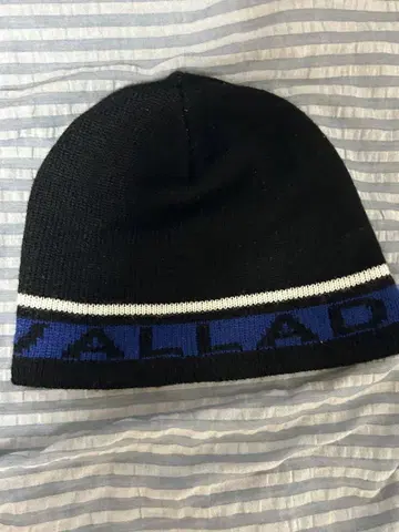 VALLAD 니트 모자 파랑 io 착용