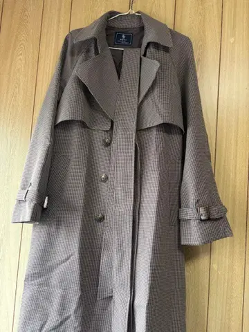 브라운 계열 체크 무늬 롱 코트
