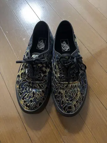 VANS 레오파드 무늬 로우컷 스니커즈