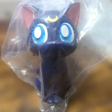 루나 피규어 블랙 컬러 약 10cm 미개봉