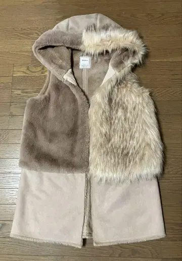 후드 부착 베이지 인조 모피 베스트