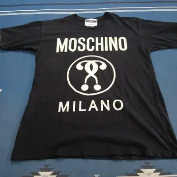 MOSCHINO 블랙 T셔츠 쿠튀르
