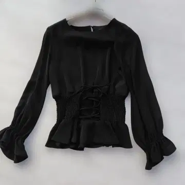 블랙 프릴 긴팔 블라우스