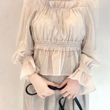 SNIDEL 스나이델 오간자 플리츠 블라우스