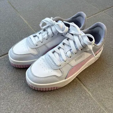 PUMA 화이트/핑크 스니커즈