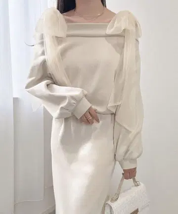 오프숄더 쉬폰 리본 포함 셋업