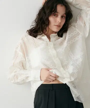 LARUTA 패치워크 레이스 셔츠