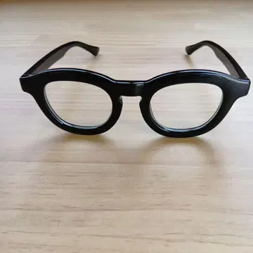 블랙 라운드 프레임 안경