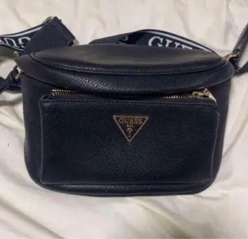 GUESS 블랙 숄더백