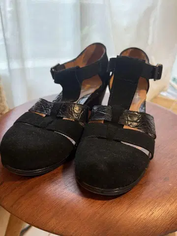 르 유카스 Le Yuccas 구르카 샌들 37.5