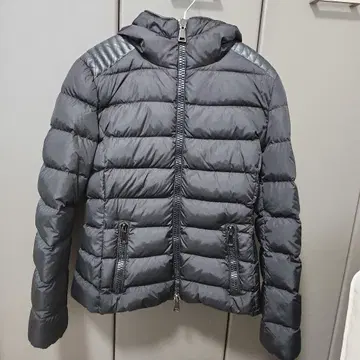 MONCLER 그레이 다운 자켓 후드 부착
