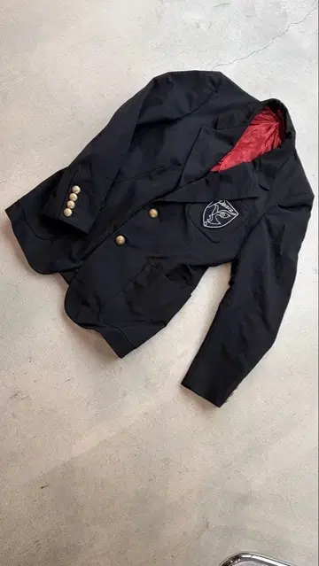 새상품급 TOKITO 토키토 테일러드 자켓 골드 버튼 엠블럼 자수 블랙