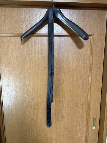 닐 바렛 블랙 가죽 넥타이