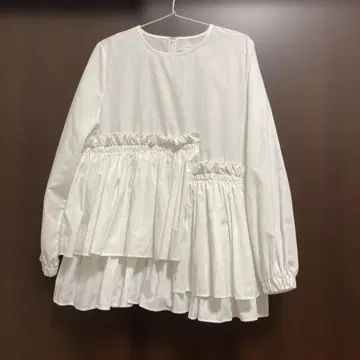 [ 새상품급 ] HELLO 프릴 달린 화이트 긴팔 블라우스 금천 문오