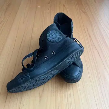 CONVERSE 블랙 하이컷 스니커즈