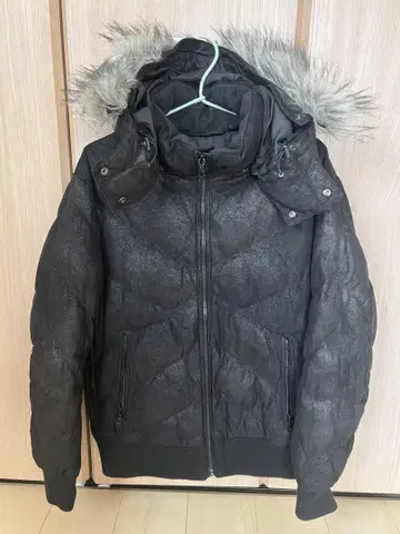 블랙 다운 자켓 후드 부착