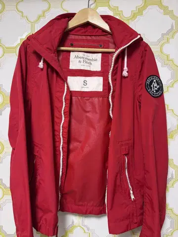 Abercrombie & Fitch 마운틴 후드티 S