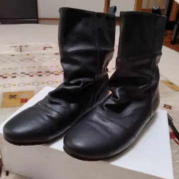 최종 가격 인하 블랙 가죽 미들 컷 부츠