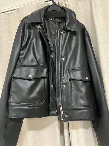 ZARA 블랙 합성 피혁 자켓