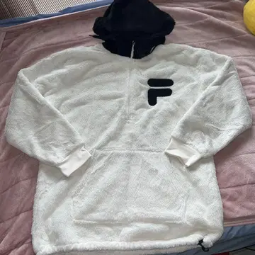 FILA 퍼 후드티 LL 사이즈 화이트/블랙