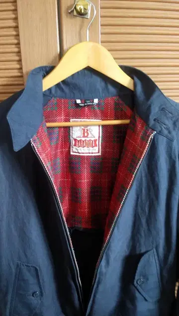 레어 BARACUTA 40 네이비