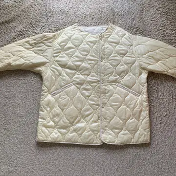 크림색 퀼팅 자켓