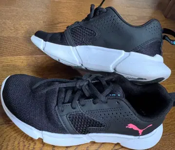 PUMA 블랙 스니커즈