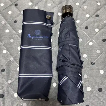 아쿠아 스큐텀 접이식 우산