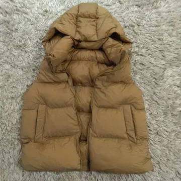 UNIQLO 후드 부착 울트라 라이트 다운 베스트