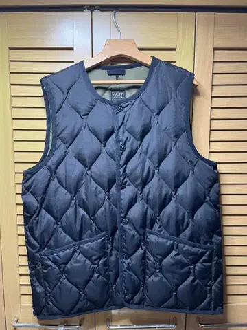 TAION U NECK BUTTON VEST 블랙 L/XL