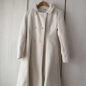 화이트 더블 브레스트 롱 코트