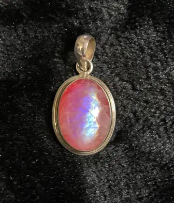 레드 문스톤 펜던트 탑