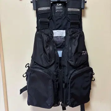 Daiwa 플로팅 자켓 블랙
