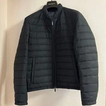 EMPORIO ARMANI 블랙 점퍼