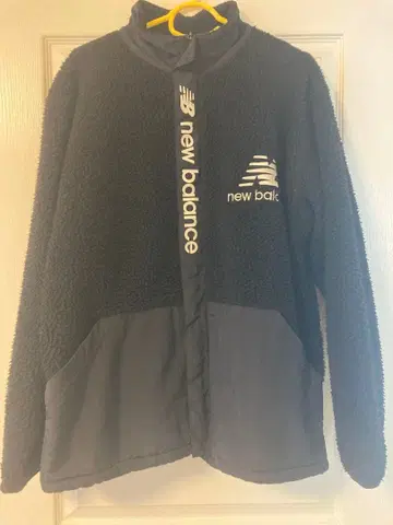 New Balance 플리스 자켓 블랙