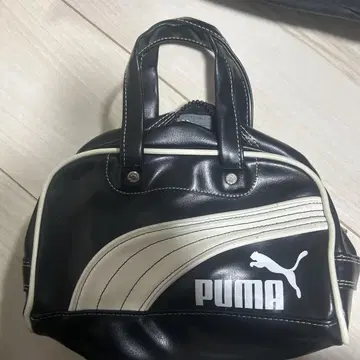 PUMA 블랙 핸드백 로고