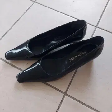 조르지오 아르마니 블랙 스틸레토 펌프스